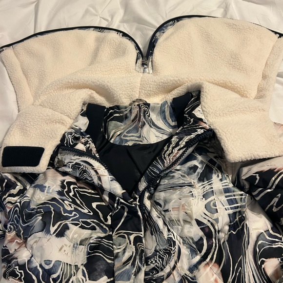 Sweaty Betty Abstract Print Parka with Cream Collar - Picture 7 of 12